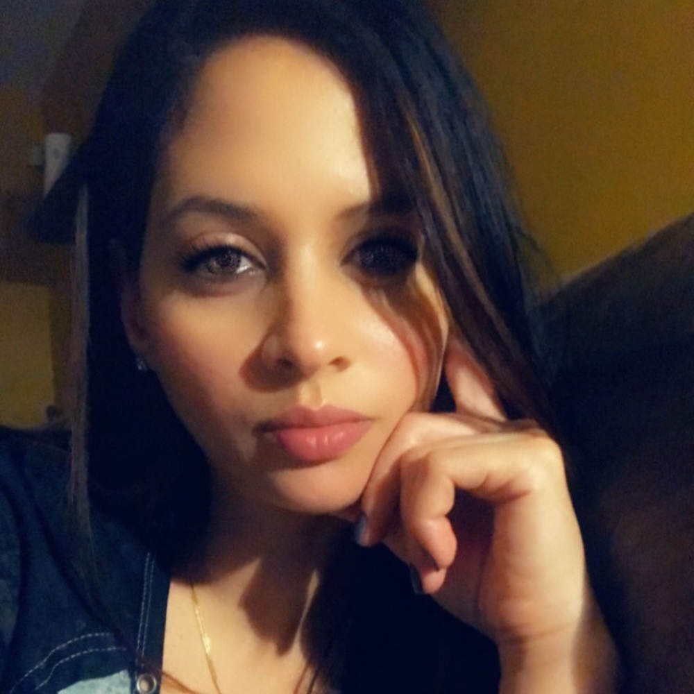Meet your Posher, Yanira
